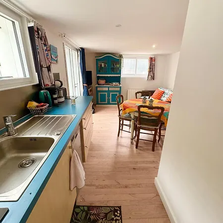 T2 Rdc A 700m Porteau, Jardin Clos, Calme, Renove En 2025