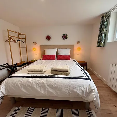 T2 Rdc A 700m Porteau, Jardin Clos, Calme, Renove En 2025 Pornic