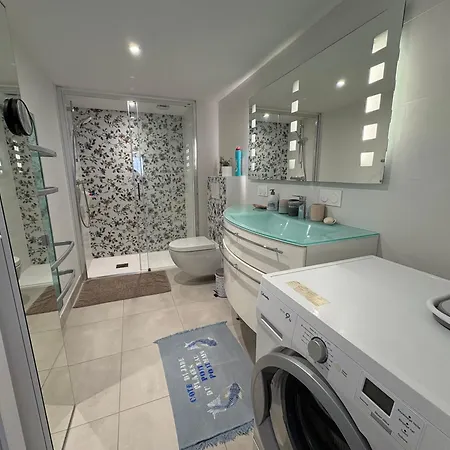 T2 Rdc A 700m Porteau, Jardin Clos, Calme, Renove En 2025 Pornic